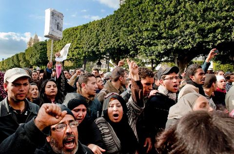 A funeral procession for a victim of police violence passed through downtown Tunis, from the Passage to Habib Bourguiba Avenue, joining the large demonstration on Friday, January 14, in front of the Ministry of the Interior on Habib Bourguiba Avenue. As these peaceful demonstrators passed by, the police gave the order to fire tear gas canisters to disperse the crowd. Meanwhile, former President Ben Ali was fleeing the country. 
