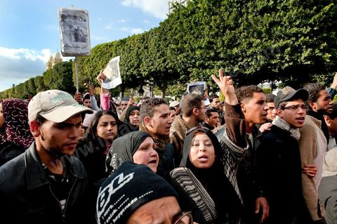 A funeral procession for a victim of police violence passed through downtown Tunis, from the Passage to Habib Bourguiba Avenue, joining the large demonstration on Friday, January 14, in front of the Ministry of the Interior on Habib Bourguiba Avenue. As these peaceful demonstrators passed by, the police gave the order to fire tear gas canisters to disperse the crowd. Meanwhile, former President Ben Ali was fleeing the country. 
