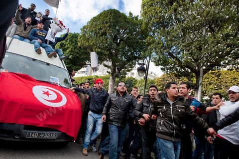 A funeral procession for a victim of police violence passed through downtown Tunis, from the Passage to Habib Bourguiba Avenue, joining the large demonstration on Friday, January 14, in front of the Ministry of the Interior on Habib Bourguiba Avenue. As these peaceful demonstrators passed by, the police gave the order to fire tear gas canisters to disperse the crowd. Meanwhile, former President Ben Ali was fleeing the country. 