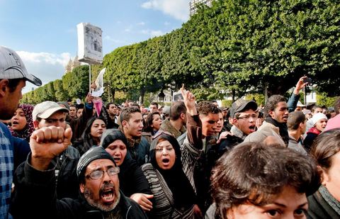 A funeral procession for a victim of police violence passed through downtown Tunis, from the Passage to Habib Bourguiba Avenue, joining the large demonstration on Friday, January 14, in front of the Ministry of the Interior on Habib Bourguiba Avenue. As these peaceful demonstrators passed by, the police gave the order to fire tear gas canisters to disperse the crowd. Meanwhile, former President Ben Ali was fleeing the country. 