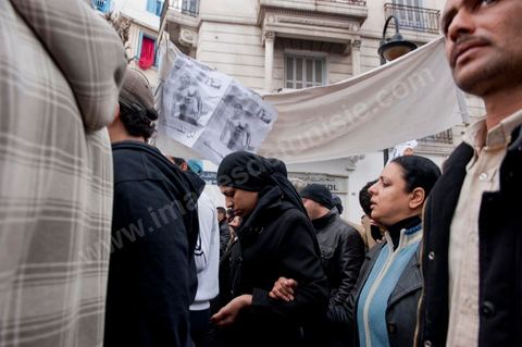 A funeral procession for a victim of police violence passed through downtown Tunis, from the Passage to Habib Bourguiba Avenue, joining the large demonstration on Friday, January 14, in front of the Ministry of the Interior on Habib Bourguiba Avenue. As these peaceful demonstrators passed by, the police gave the order to fire tear gas canisters to disperse the crowd. Meanwhile, former President Ben Ali was fleeing the country. 