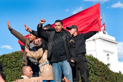 journée du 21/01/2011 : un grand nombre de policiers montent sur leurs camions et appel à leur soutien au mouvement du peuple et demande des excuses durant la manifestation sur la Place de la Kasbah devant les portes du Premier Ministère, le peuple tout uni demande la démission du Premier Ministre M. Ghanouchi, cette manifestation verra un mouvement spontané des policiers qui décident de manifester pour ecrtains d'entre eux avec le peuple tout en s'excusant pour tous ses actes faits durant la dictature policère de Ben Ali.