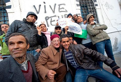 journée du 21/01/2011 : manifestation sur la Place de la Kasbah devant les portes du Premier Ministère, le peuple tout uni demande la démission du Premier Ministre M. Ghanouchi, cette manifestation verra un mouvement spontané des policiers qui décident de manifester pour ecrtains d'entre eux avec le peuple tout en s'excusant pour tous ses actes faits durant la dictature policère de Ben Ali.