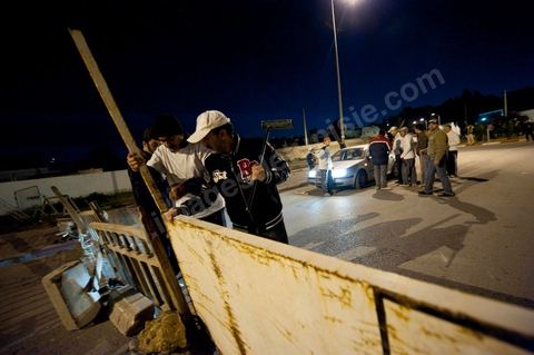 After the 6 p.m. curfew: Roadblocks and patrols set up by citizens in collaboration with the armed forces in every neighborhood of Tunis. Here in the working-class neighborhoods of Megrine Chaker in the southern suburbs of Tunis