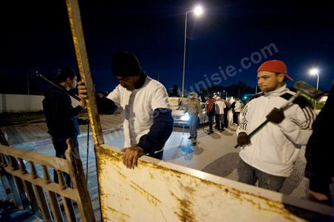 After the 6 p.m. curfew: Roadblocks and patrols set up by citizens in collaboration with the armed forces in every neighborhood of Tunis. Here in the working-class neighborhoods of Megrine Chaker in the southern suburbs of Tunis