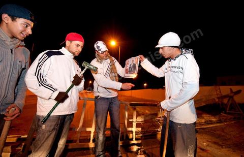 After the 6 p.m. curfew: Roadblocks and patrols set up by citizens in collaboration with the armed forces in every neighborhood of Tunis. Here in the working-class neighborhoods of Megrine Chaker in the southern suburbs of Tunis