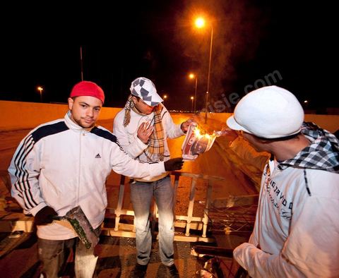 After the 6 p.m. curfew: Roadblocks and patrols set up by citizens in collaboration with the armed forces in every neighborhood of Tunis. Here in the working-class neighborhoods of Megrine Chaker in the southern suburbs of Tunis