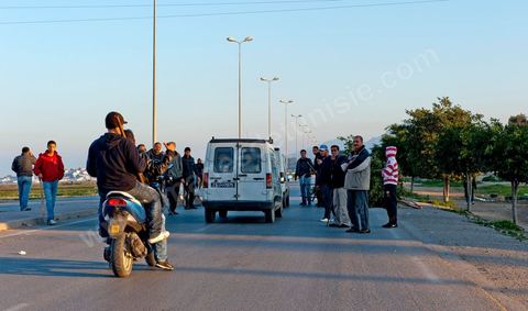 The people remain vigilant and are protecting themselves. Checkpoints and surveillance measures have been set up by citizens in collaboration with the armed forces in every neighborhood of Tunis. Here in the working-class neighborhoods of Megrine Chaker in the southern suburbs of Tunis