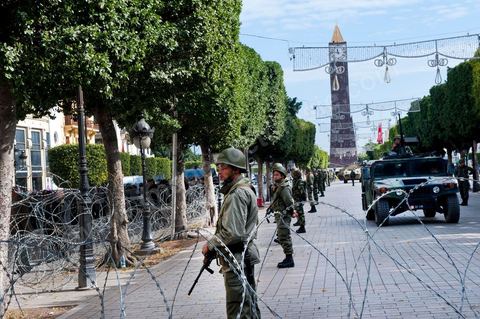 The Tunisian Army and soldiers on Habib Bourguiba Avenue in Tunis