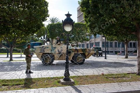 The Tunisian army and soldiers in front of the Ministry of the Interior on Habib Bourguiba Avenue in Tunis