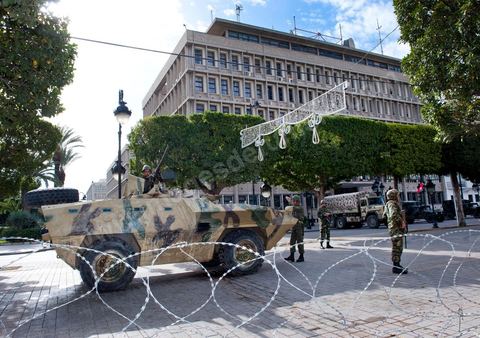 The Tunisian army and soldiers in front of the Ministry of the Interior on Habib Bourguiba Avenue in Tunis