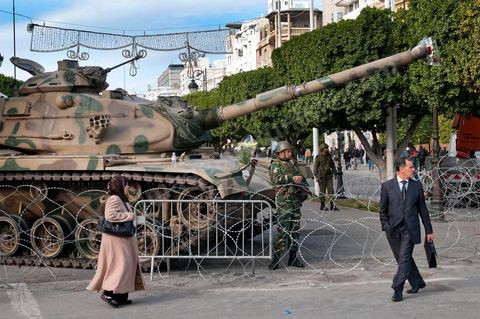 The Tunisian Army and soldiers on Habib Bourguiba Avenue in Tunis