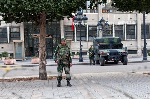 The Tunisian army and soldiers in front of the Ministry of the Interior on Habib Bourguiba Avenue in Tunis