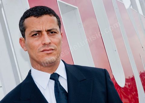 Le capitaine Mohamed Ben Kilani, jeune pilote de la compagnie aérienne Tunisiair. Dévenu héros national lorsque le vendredi après midi, alors que le gouvernement de Ben Ali tombe, il refuse d'embarquer et de faire décoller l'avion lorsque des membres de la famille Trabelsi tente de s'enfuir dans son avion vers la France."J'ai revu les images des événements de ces derniers jours en Tunisie et j'ai décidé de ne pas participer à cette expédition de criminels. Si je ramène cette famille, je serais un traitre pour ton ma vie" a pensé le Capitaine Mohamed Ben Kilani en apprenant l'arrivée dans son avion de certains membres de la famille Trabelsi.