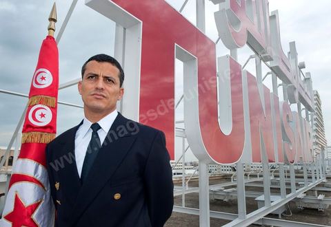 Le capitaine Mohamed Ben Kilani, jeune pilote de la compagnie aérienne Tunisiair. Dévenu héros national lorsque le vendredi après midi, alors que le gouvernement de Ben Ali tombe, il refuse d'embarquer et de faire décoller l'avion lorsque des membres de la famille Trabelsi tente de s'enfuir dans son avion vers la France."J'ai revu les images des événements de ces derniers jours en Tunisie et j'ai décidé de ne pas participer à cette expédition de criminels. Si je ramène cette famille, je serais un traitre pour ton ma vie" a pensé le Capitaine Mohamed Ben Kilani en apprenant l'arrivée dans son avion de certains membres de la famille Trabelsi.