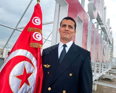 Le capitaine Mohamed Ben Kilani, jeune pilote de la compagnie aérienne Tunisiair. Dévenu héros national lorsque le vendredi après midi, alors que le gouvernement de Ben Ali tombe, il refuse d'embarquer et de faire décoller l'avion lorsque des membres de la famille Trabelsi tente de s'enfuir dans son avion vers la France."J'ai revu les images des événements de ces derniers jours en Tunisie et j'ai décidé de ne pas participer à cette expédition de criminels. Si je ramène cette famille, je serais un traitre pour ton ma vie" a pensé le Capitaine Mohamed Ben Kilani en apprenant l'arrivée dans son avion de certains membres de la famille Trabelsi.