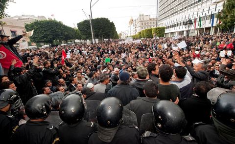 Journée du 19/01/2011 :; Manifestaition contre le RCD pour la démission des ministres de l'ancien régime sur l'avenue Habib Bourguiba à Tunis