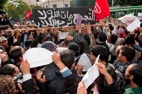 Journée du 19/01/2011 :; Manifestaition contre le RCD pour la démission des ministres de l'ancien régime sur l'avenue Habib Bourguiba à Tunis