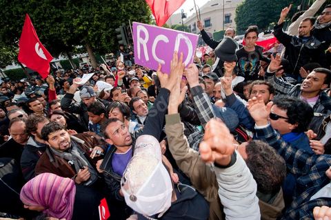 Journée du 19/01/2011 :; Manifestaition contre le RCD pour la démission des ministres de l'ancien régime sur l'avenue Habib Bourguiba à Tunis