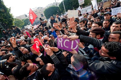 Journée du 19/01/2011 :; Manifestaition contre le RCD pour la démission des ministres de l'ancien régime sur l'avenue Habib Bourguiba à Tunis