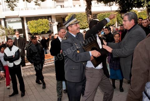 Journée du 19/01/2011 :; Manifestaition contre le RCD pour la démission des ministres de l'ancien régime sur l'avenue Habib Bourguiba à Tunis