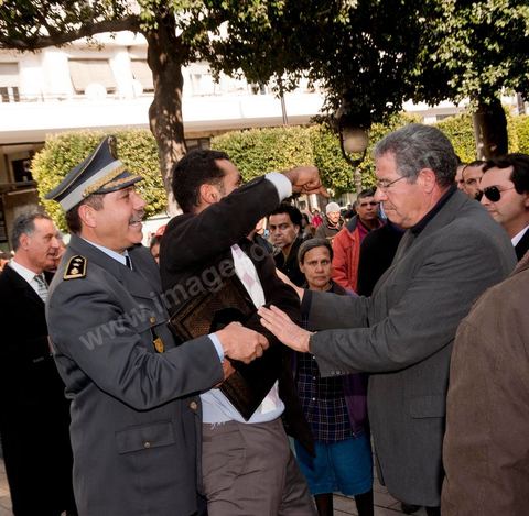 Journée du 19/01/2011 :; Manifestaition contre le RCD pour la démission des ministres de l'ancien régime sur l'avenue Habib Bourguiba à Tunis