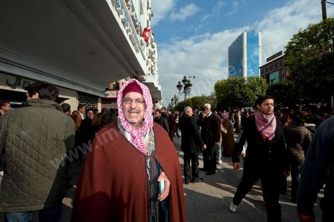Journée du 19/01/2011 :; Manifestaition contre le RCD pour la démission des ministres de l'ancien régime sur l'avenue Habib Bourguiba à Tunis