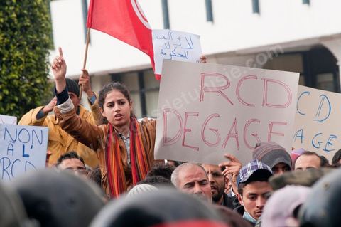Journée du 19/01/2011 :; Manifestaition contre le RCD pour la démission des ministres de l'ancien régime sur l'avenue Habib Bourguiba à Tunis