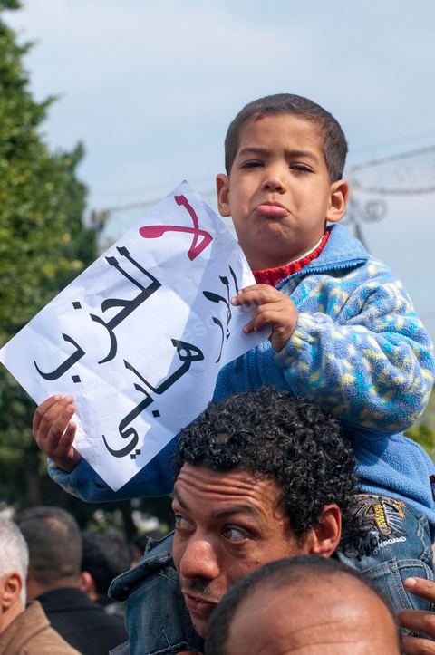 Journée du 19/01/2011 :; Manifestaition contre le RCD pour la démission des ministres de l'ancien régime sur l'avenue Habib Bourguiba à Tunis