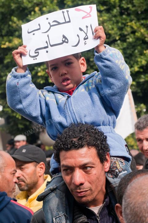 Journée du 19/01/2011 :; Manifestaition contre le RCD pour la démission des ministres de l'ancien régime sur l'avenue Habib Bourguiba à Tunis