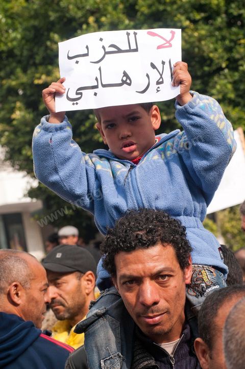Journée du 19/01/2011 :; Manifestaition contre le RCD pour la démission des ministres de l'ancien régime sur l'avenue Habib Bourguiba à Tunis
