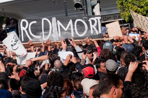 Journée du 19/01/2011 :; Manifestaition contre le RCD pour la démission des ministres de l'ancien régime sur l'avenue Habib Bourguiba à Tunis