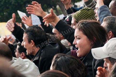 Journée du 19/01/2011 :; Manifestaition contre le RCD pour la démission des ministres de l'ancien régime sur l'avenue Habib Bourguiba à Tunis
