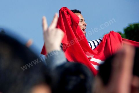 Journée du 19/01/2011 :; Manifestaition contre le RCD pour la démission des ministres de l'ancien régime sur l'avenue Habib Bourguiba à Tunis