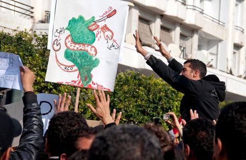 Journée du 19/01/2011 :; Manifestaition contre le RCD pour la démission des ministres de l'ancien régime sur l'avenue Habib Bourguiba à Tunis