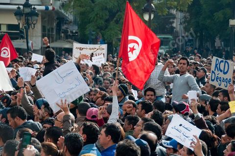 Journée du 19/01/2011 :; Manifestaition contre le RCD pour la démission des ministres de l'ancien régime sur l'avenue Habib Bourguiba à Tunis