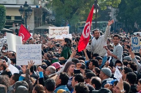 Journée du 19/01/2011 :; Manifestaition contre le RCD pour la démission des ministres de l'ancien régime sur l'avenue Habib Bourguiba à Tunis