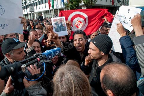 Journée du 19/01/2011 :; Manifestaition contre le RCD pour la démission des ministres de l'ancien régime sur l'avenue Habib Bourguiba à Tunis