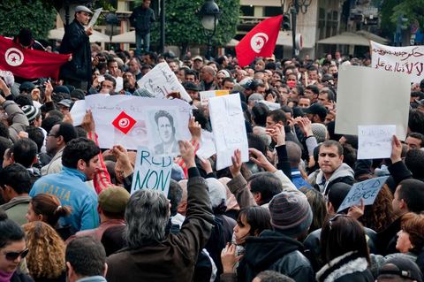 Journée du 19/01/2011 :; Manifestaition contre le RCD pour la démission des ministres de l'ancien régime sur l'avenue Habib Bourguiba à Tunis