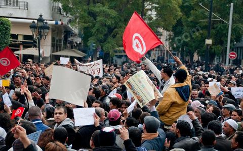 Journée du 19/01/2011 :; Manifestaition contre le RCD pour la démission des ministres de l'ancien régime sur l'avenue Habib Bourguiba à Tunis