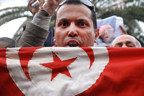 20 janvier : Manifestation du peuple devant le parti du RCD (Rassemblement Constitutionnel Démocratie) le parti unique de Ben Ali demandant la dissolution du gouvernement au pouvoir et du parti du RCD.