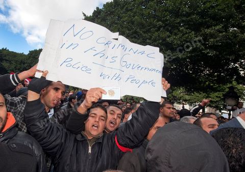 le 22 janvier : grève et manifestation de la police devant le ministère de l'Intérieur demandant la démission du ministre de l'Intérieur M. Friaa et la création d'un syndicat de la police. Un grand nombre de policiers rencontre le peuple et tente d'expliquer leur situation sous le régime de Ben Ali et leur demande pardon pour toutes les exactions faites contre le peuple.