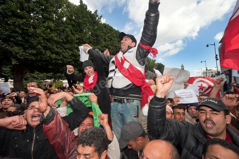 le 22 janvier : grève et manifestation de la police devant le ministère de l'Intérieur demandant la démission du ministre de l'Intérieur M. Friaa et la création d'un syndicat de la police. Un grand nombre de policiers rencontre le peuple et tente d'expliquer leur situation sous le régime de Ben Ali et leur demande pardon pour toutes les exactions faites contre le peuple.