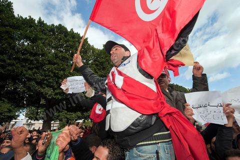 le 22 janvier : grève et manifestation de la police devant le ministère de l'Intérieur demandant la démission du ministre de l'Intérieur M. Friaa et la création d'un syndicat de la police. Un grand nombre de policiers rencontre le peuple et tente d'expliquer leur situation sous le régime de Ben Ali et leur demande pardon pour toutes les exactions faites contre le peuple.