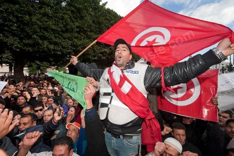 le 22 janvier : grève et manifestation de la police devant le ministère de l'Intérieur demandant la démission du ministre de l'Intérieur M. Friaa et la création d'un syndicat de la police. Un grand nombre de policiers rencontre le peuple et tente d'expliquer leur situation sous le régime de Ben Ali et leur demande pardon pour toutes les exactions faites contre le peuple.