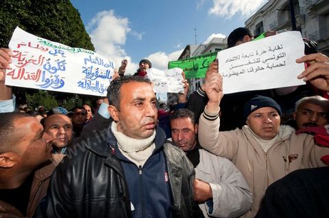 le 22 janvier : grève et manifestation de la police devant le ministère de l'Intérieur demandant la démission du ministre de l'Intérieur M. Friaa et la création d'un syndicat de la police. Un grand nombre de policiers rencontre le peuple et tente d'expliquer leur situation sous le régime de Ben Ali et leur demande pardon pour toutes les exactions faites contre le peuple.