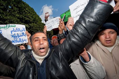 le 22 janvier : grève et manifestation de la police devant le ministère de l'Intérieur demandant la démission du ministre de l'Intérieur M. Friaa et la création d'un syndicat de la police. Un grand nombre de policiers rencontre le peuple et tente d'expliquer leur situation sous le régime de Ben Ali et leur demande pardon pour toutes les exactions faites contre le peuple.
