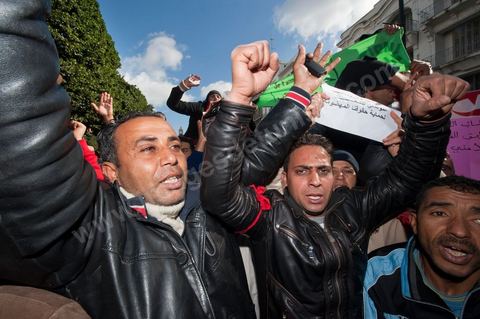 le 22 janvier : grève et manifestation de la police devant le ministère de l'Intérieur demandant la démission du ministre de l'Intérieur M. Friaa et la création d'un syndicat de la police. Un grand nombre de policiers rencontre le peuple et tente d'expliquer leur situation sous le régime de Ben Ali et leur demande pardon pour toutes les exactions faites contre le peuple.