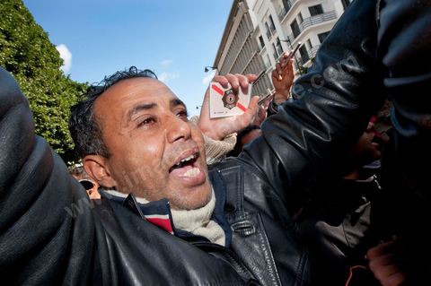 le 22 janvier : grève et manifestation de la police devant le ministère de l'Intérieur demandant la démission du ministre de l'Intérieur M. Friaa et la création d'un syndicat de la police. Un grand nombre de policiers rencontre le peuple et tente d'expliquer leur situation sous le régime de Ben Ali et leur demande pardon pour toutes les exactions faites contre le peuple.