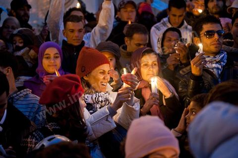 On January 22 at 5 p.m., a gathering of Tunis residents took place on Habib Bourguiba Avenue to pay tribute to the martyrs who fell during the Revolution. Holding candles, Tunisians of all ages commemorated these men and women who died for freedom.